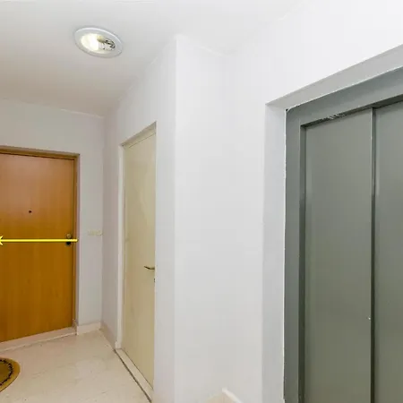 Three Bedroom With Sea View And Secure Private Garage *