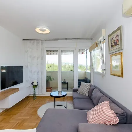 Three Bedroom With Sea View And Secure Private Garage Apartment Split