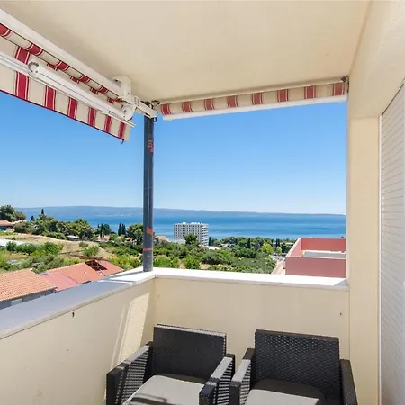 Three Bedroom With Sea View And Secure Private Garage Apartment