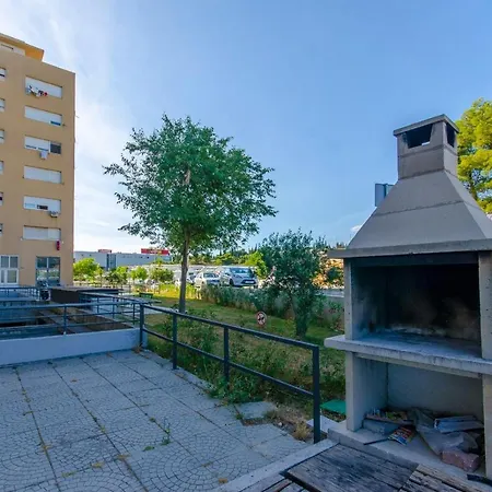 Three Bedroom With Sea View And Secure Private Garage Apartment *