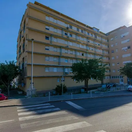 Lägenhet Three Bedroom With Sea View And Secure Private Garage *