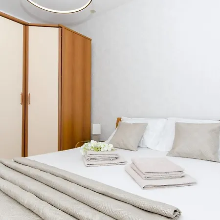 Apartment Three Bedroom With Sea View And Secure Private Garage *