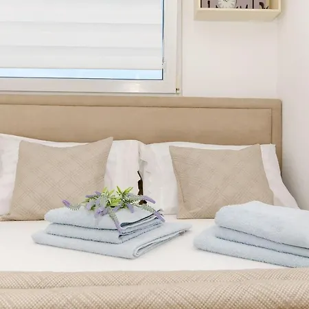 Three Bedroom With Sea View And Secure Private Garage Split