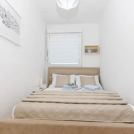 Three Bedroom With Sea View And Secure Private Garage Split